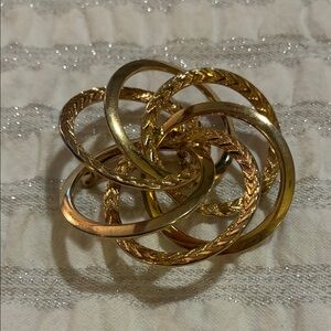 Elegant Gold Knot Brooch